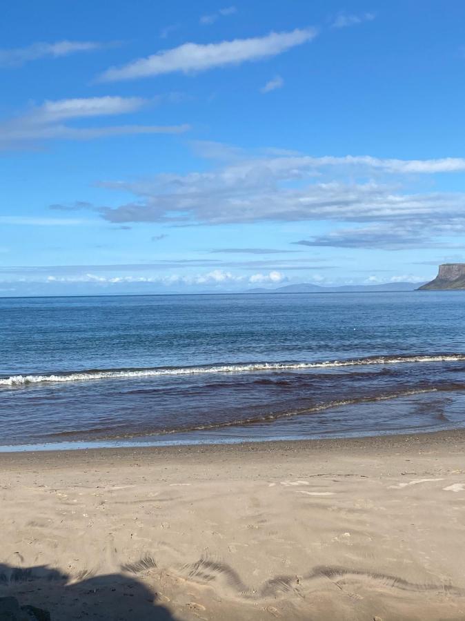 Causeway Coast Apartments Cora Marine Балликасл Экстерьер фото