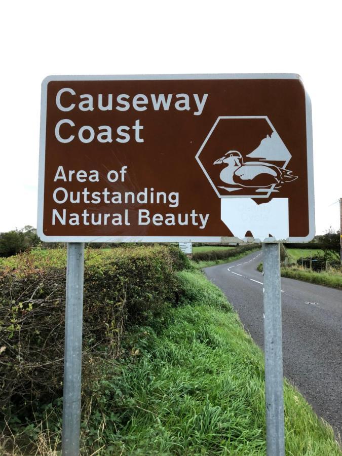 Causeway Coast Apartments Cora Marine Балликасл Экстерьер фото
